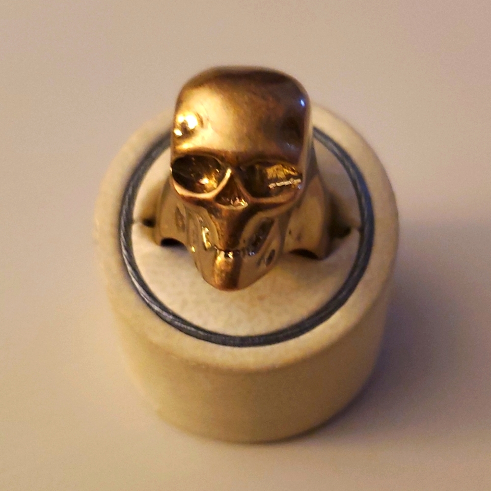 Alexander McQueen 💀 ring